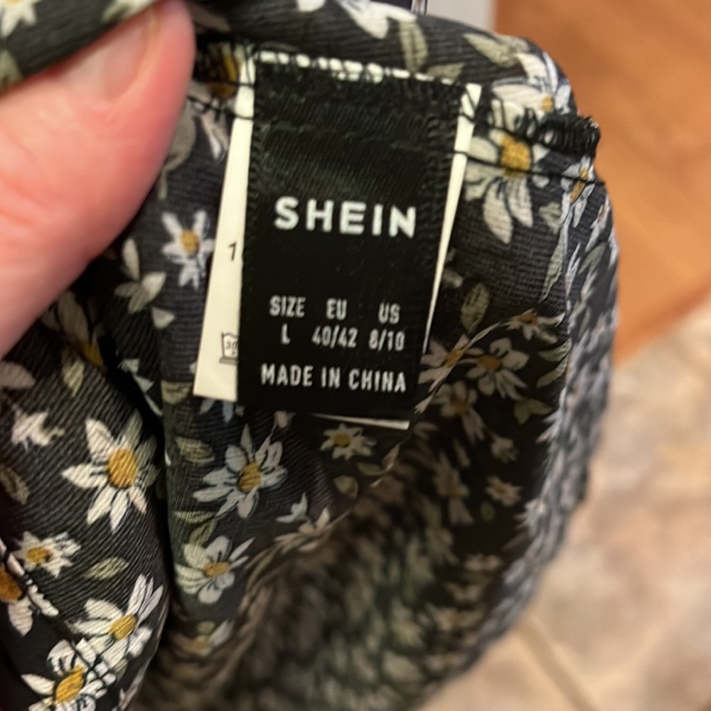 3/$20 Shein black ruffle sleeve, V-neck daisy flower dress-New - Picture 6 of 7